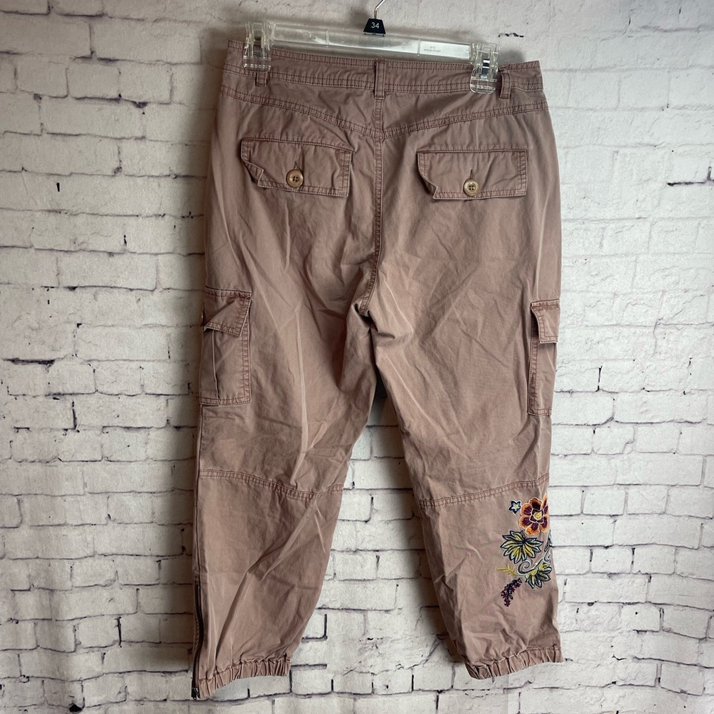 Sundance size 6P Vivant Embroidered Cargo Joggers Pants in a dusty mauve pink - Picture 3 of 8